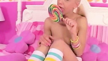 Lil Lexy rubbing pussy using Lollipop Masturbating Pussy