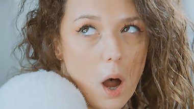 TEENFIDELITY Natural Teen Isabella de Laa Banged Hard