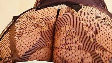 Preciusrouss49 big ass masturbating with the pillow
