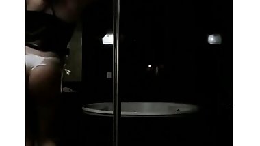sensualizing on pole dance Idancing I Laura Nynphe