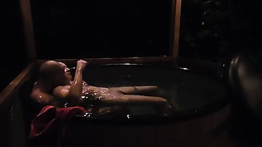 Je le baise dans le hot tub en lui n etant des doigts dans le cul chez nutchel a plaine