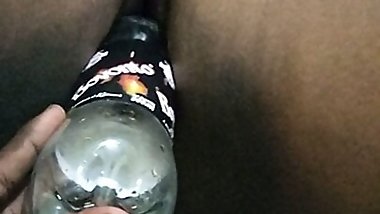 Inserting bovonta bottle. Hot video