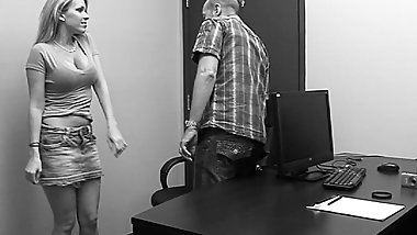 Chef fickt Chefin auf hohem Niveau