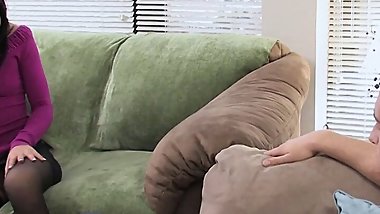 Pretty face babe relaxes while her dude gives her a juicy pussy licking