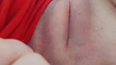 Playing with pussy well getting shock
