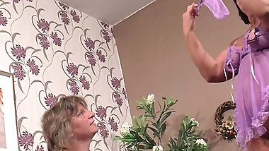 Alte Frauen in Dessous machen in richtig geil