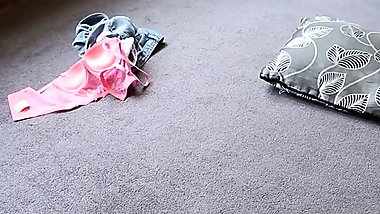 Yanks Amateur Babe Lacey Diamond Masturbates