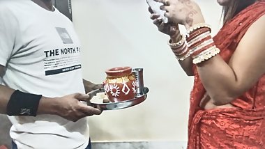 Karwa Chauth Ki Raat Chudi Bhabhi Pati Ke Dost Se