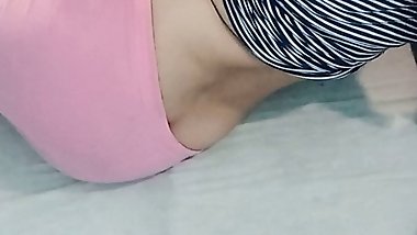 Uski desi garam jawan ka maja ley ley kr choot chudai kiya, uski hindi garam siskiyan boht maja krti hyn