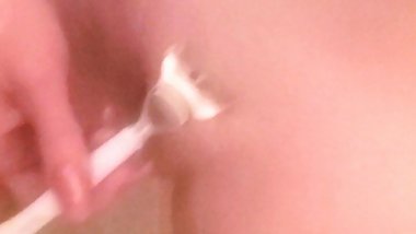 Quick Shave In the Steamy Shower For a Smooth Pussy