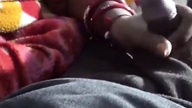 Shabana ki bhabi ne muth maari chupke se
