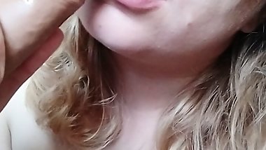 SEXY GIRL LEARN DO DEEP BLOWJOB AND SUCKS DILDO