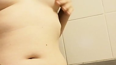 ORGASM TO VERY WET PUSSY