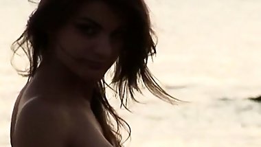 Naked teen babe shows off her tits