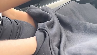 I give the taxi driver the finger on a busy road