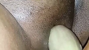 Desi bhabhi injoying baigan in her pussy brinjal taste
