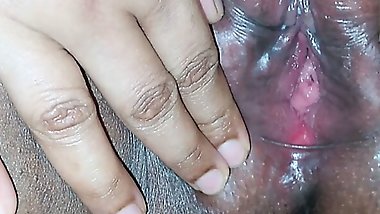 Lakshmi bhabhi ne sex karate hue apane guptangon ko kiya eksapoj