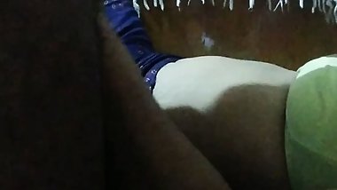Bhabhi ko zameen per leta kar pela