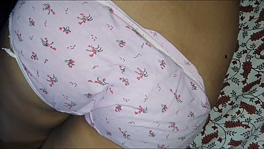 Badi behan ki gand panty me. Indian big ass in panty.