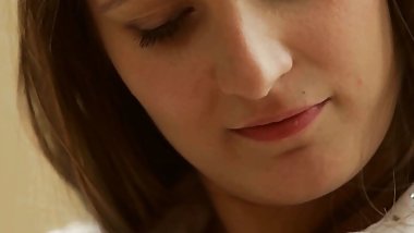 Lesbischer Morgen Sex zweier notgeilen Freundinnen