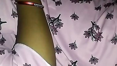 Bhai bahen Raat me masti desi sister fucking
