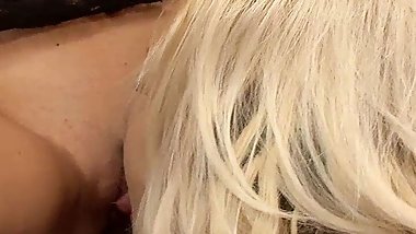 Sluts Sammy Jayne and Tiffany Kingston screw their pussies