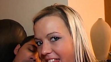 The blonde Robyn Truelove loves getting pounded hard by