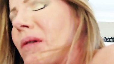 Amber Michaels teaches Rilee Marks how to lick her pussy