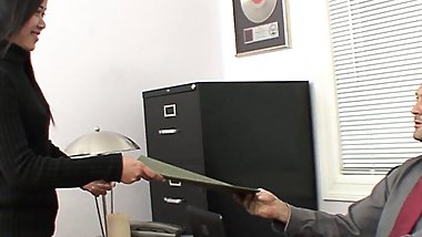 When a woman does everything for the job