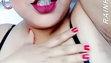 Venus shows her armpits and asks to come on her face