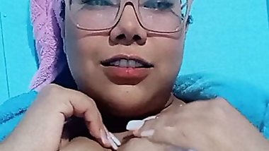 Pussy venus shows her tits and huge pussy