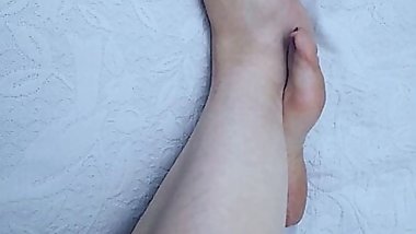 Another perspective, Anna looks beautiful in bed with bare feet. Do you think it's beautiful?