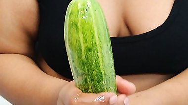 Bidhaba aunty sex with big cucumber