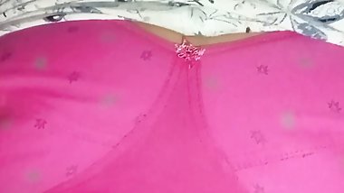 Mature mom show in full body.