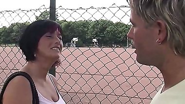 Brunette cougar needs young cock (Full Muschi Original