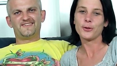 Hot bitch takes the cock with her friend (Full Muschi